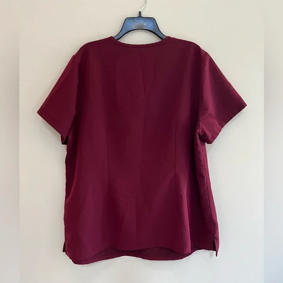 FIGS Catarina One-Pocket Scrub Top in Burgundy, size 3XL - Picture 3 of 8